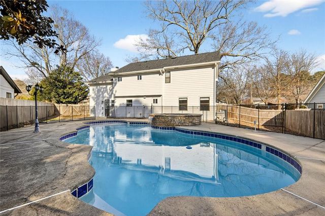 1056 Indian Hills NE Parkway, Marietta, GA 30068