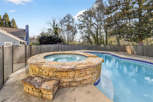 1056 Indian Hills NE Parkway, Marietta, GA 30068