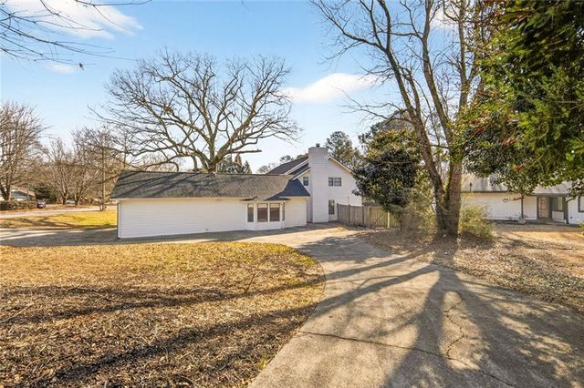 1056 Indian Hills NE Parkway, Marietta, GA 30068