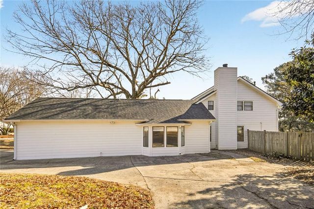 1056 Indian Hills NE Parkway, Marietta, GA 30068