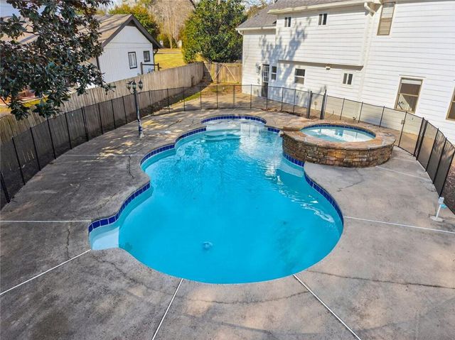 1056 Indian Hills NE Parkway, Marietta, GA 30068