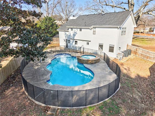 1056 Indian Hills NE Parkway, Marietta, GA 30068