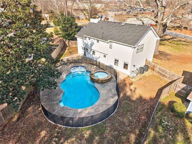 1056 Indian Hills NE Parkway, Marietta, GA 30068