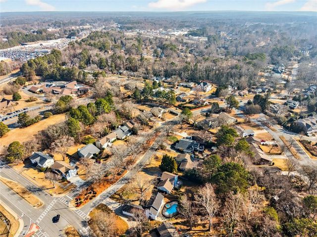 1056 Indian Hills NE Parkway, Marietta, GA 30068