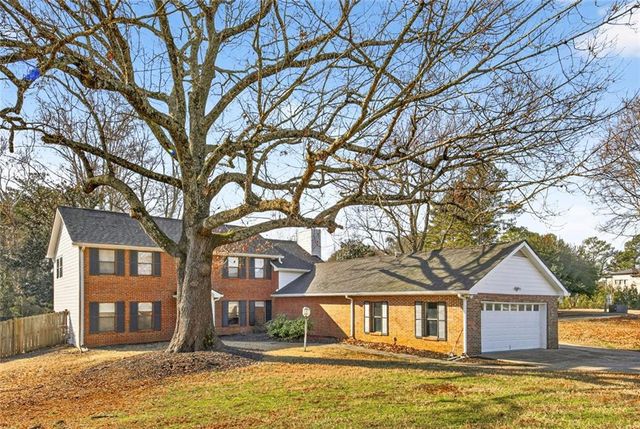 1056 Indian Hills NE Parkway, Marietta, GA 30068