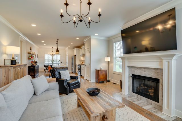 987 Carnation Dr, Spring Hill, TN 37174