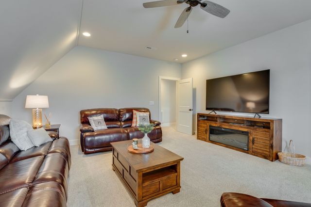 987 Carnation Dr, Spring Hill, TN 37174