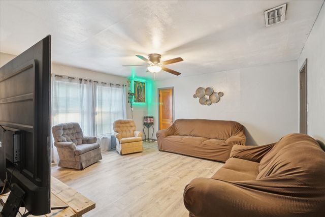 317 N Chandler Drive N, Fort Worth, TX 76111