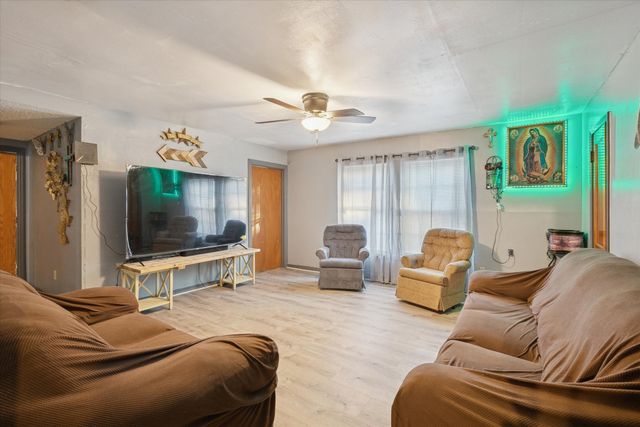 317 N Chandler Drive N, Fort Worth, TX 76111