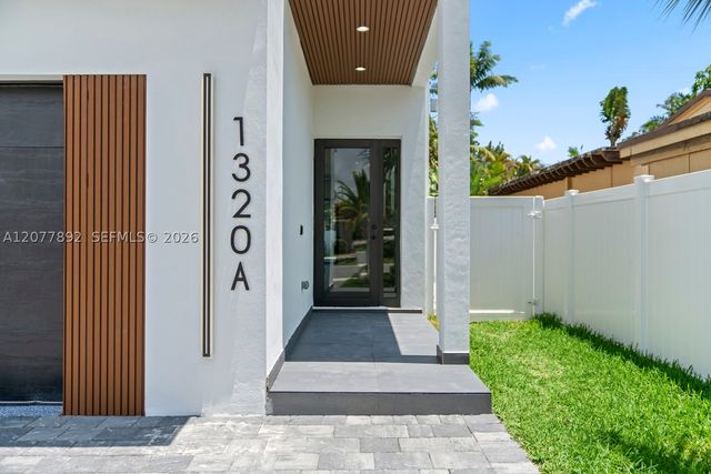 1320 NE 16th Ave, Fort Lauderdale, FL 33304