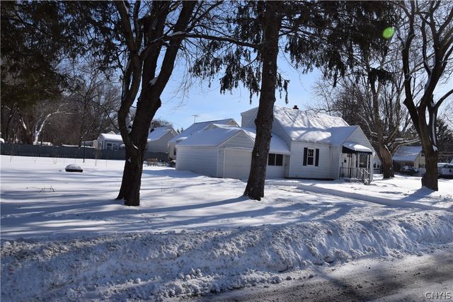 51 Homeland Road, Clay, NY 13212