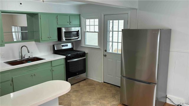 51 Homeland Road, Clay, NY 13212