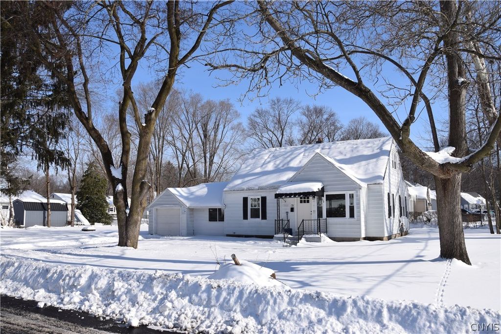 51 Homeland Road, Clay, NY 13212