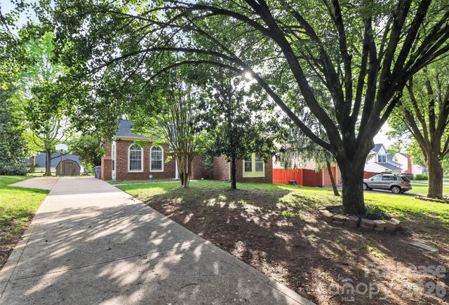 900 Gretna Green Drive, Charlotte, NC 28217