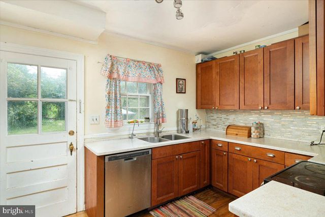 9028 STONEWALL JACKSON HWY, Front Royal, VA 22630