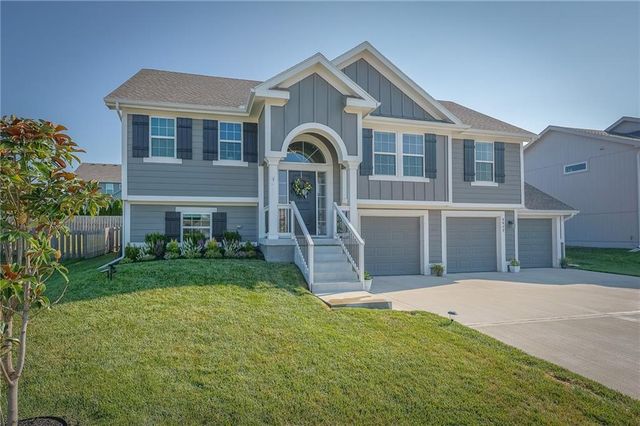 6012 NE 119th Street, Kansas City, MO 64156