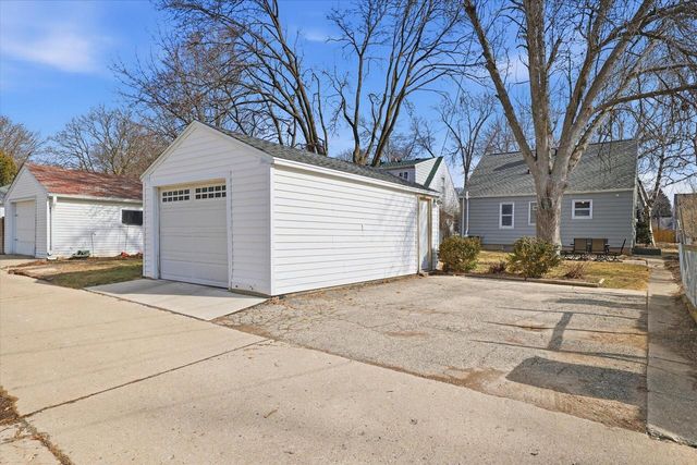 3261 N 86th STREET, Milwaukee, WI 53222