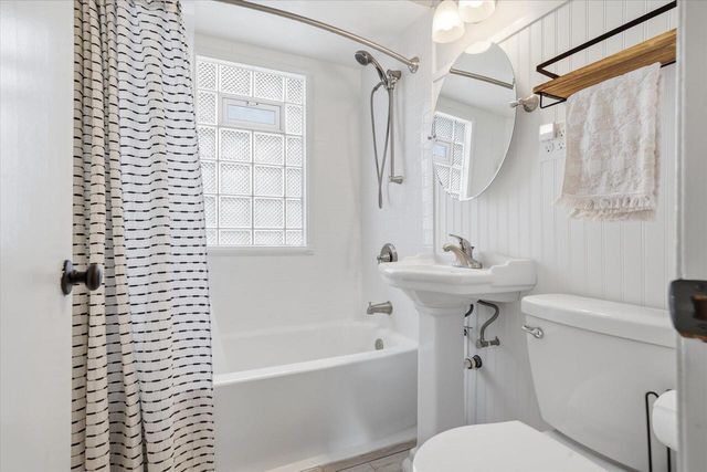 3261 N 86th STREET, Milwaukee, WI 53222