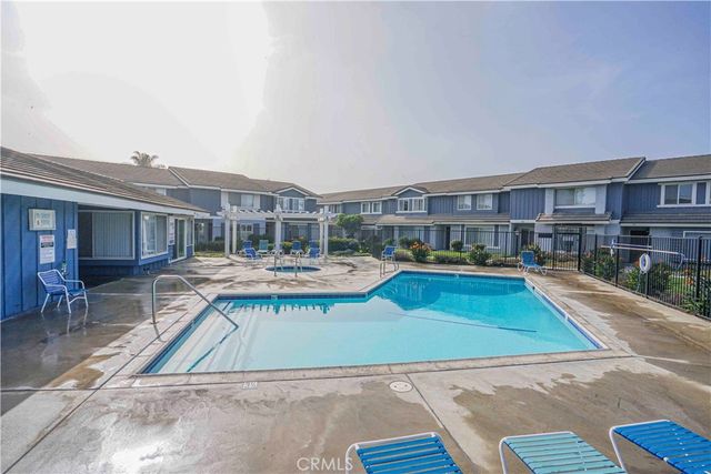 17721 Norwalk 11, Artesia, CA 90701