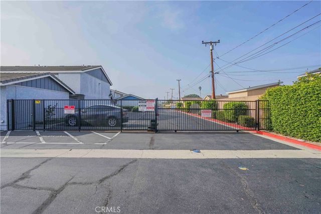 17721 Norwalk 11, Artesia, CA 90701