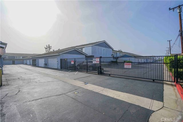 17721 Norwalk 11, Artesia, CA 90701