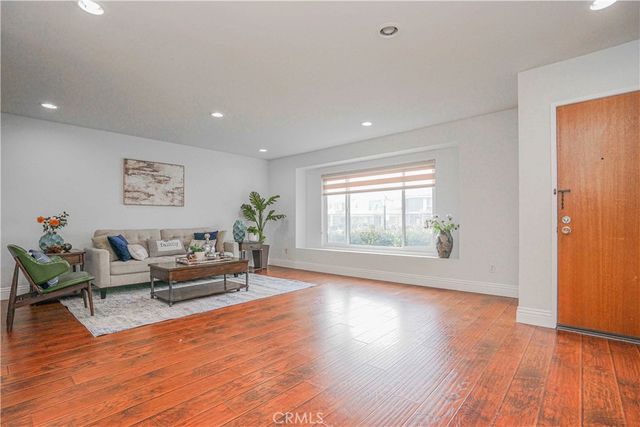 17721 Norwalk 11, Artesia, CA 90701