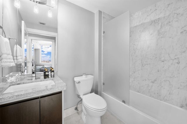 253 NE 2nd St 2503, Miami, FL 33132