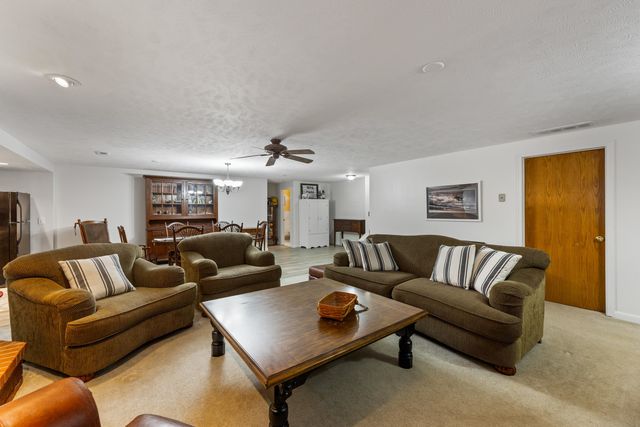 1911 N Valleyview, Wichita, KS 67212