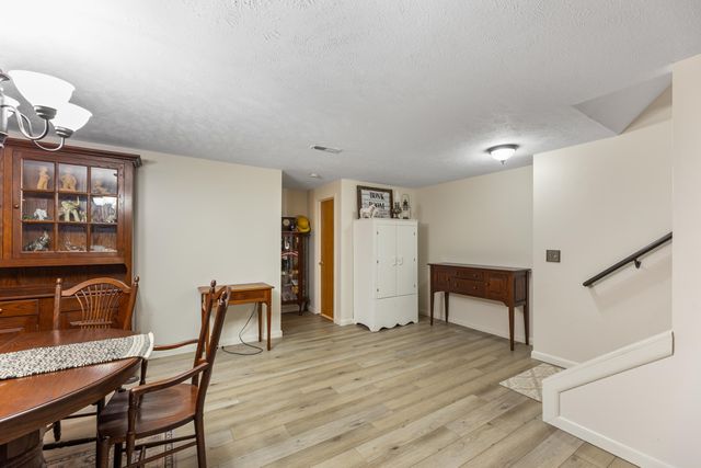 1911 N Valleyview, Wichita, KS 67212