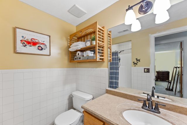 1911 N Valleyview, Wichita, KS 67212