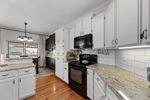 1911 N Valleyview, Wichita, KS 67212