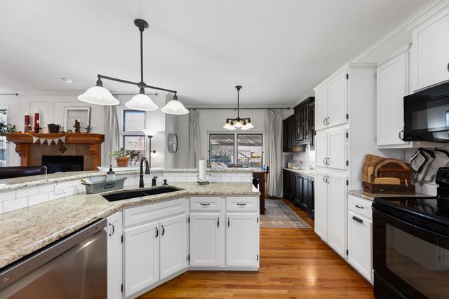 1911 N Valleyview, Wichita, KS 67212