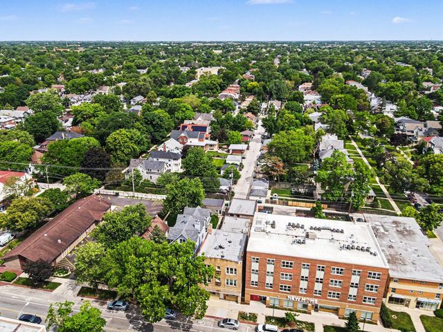214 Chicago Avenue, Oak Park, IL 60302