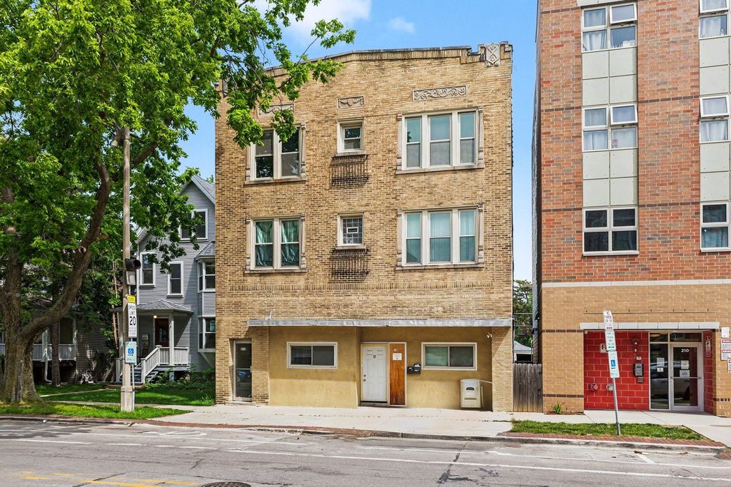 214 Chicago Avenue, Oak Park, IL 60302