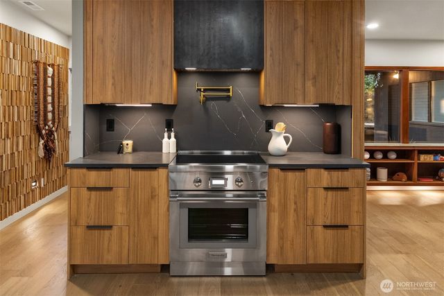 14841 SE 54th Street, Bellevue, WA 98006