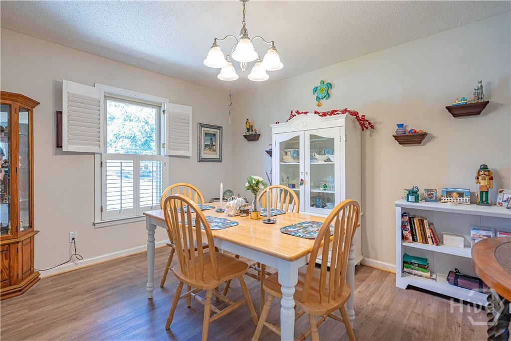 Image 11 of property listing at 903 Sandpiper Road, Savannah, GA 31410