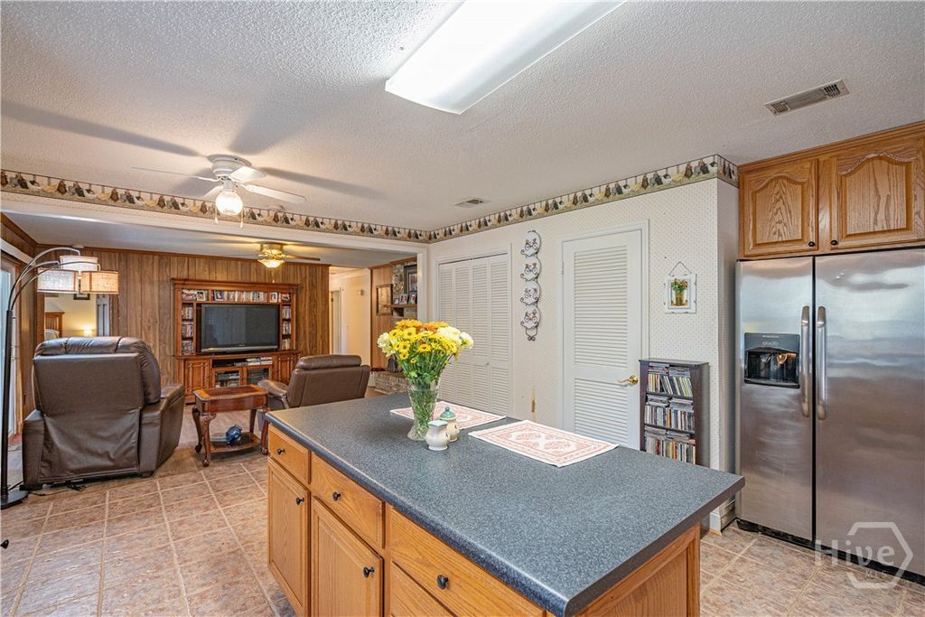 Image 15 of property listing at 903 Sandpiper Road, Savannah, GA 31410