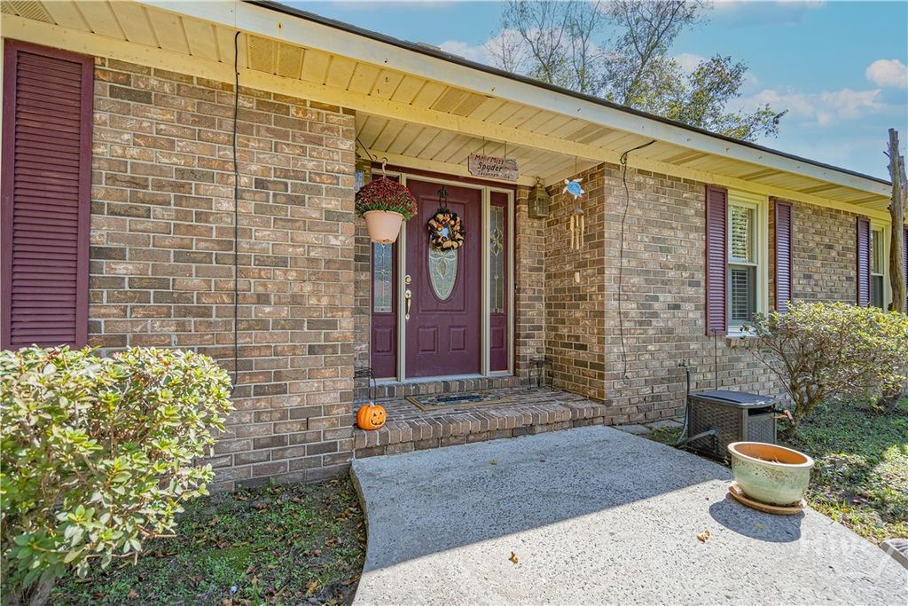 Image 5 of property listing at 903 Sandpiper Road, Savannah, GA 31410