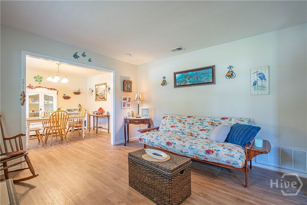 Image 8 of property listing at 903 Sandpiper Road, Savannah, GA 31410