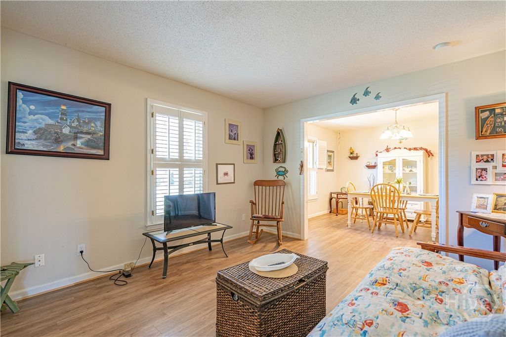 Image 9 of property listing at 903 Sandpiper Road, Savannah, GA 31410