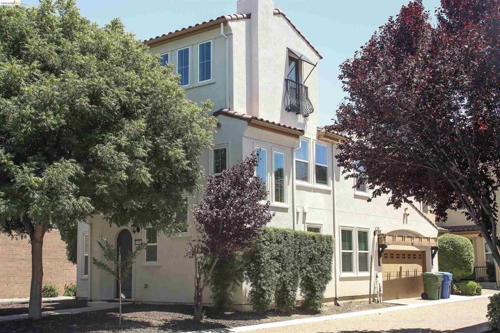 Image 1 of property listing at 2100 Carrara St, Brentwood, CA 94513