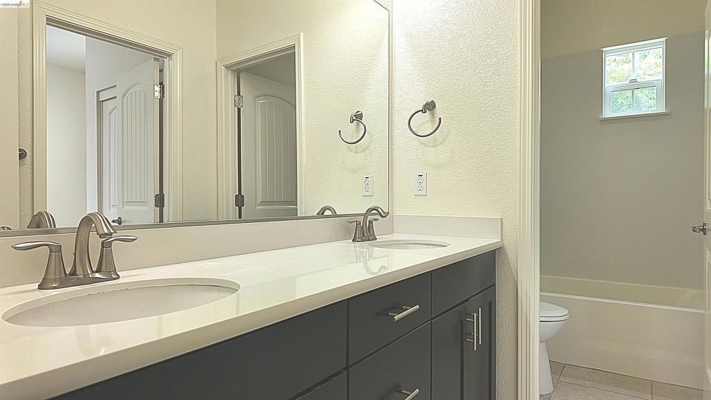 Image 27 of property listing at 2100 Carrara St, Brentwood, CA 94513