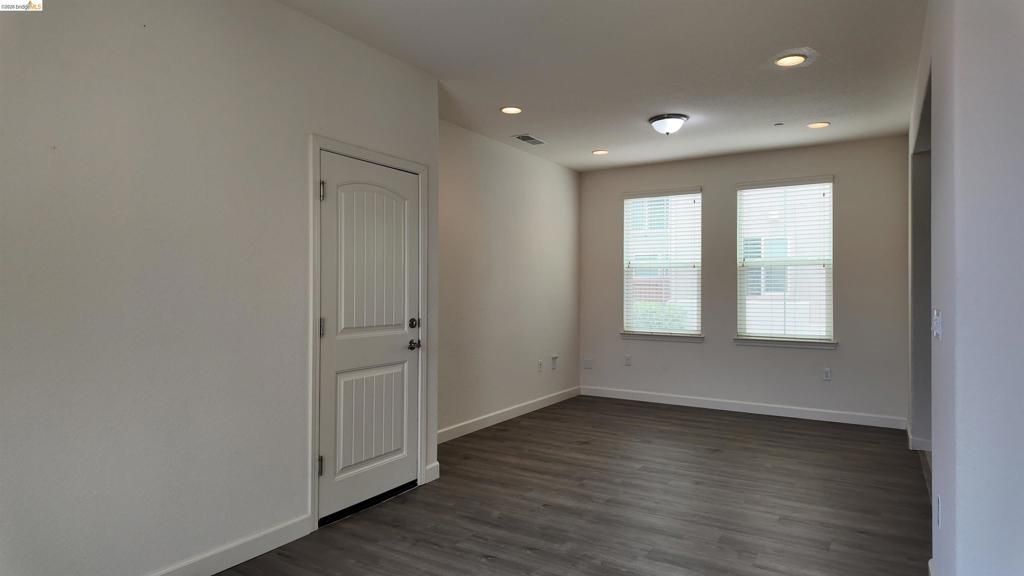 Image 4 of property listing at 2100 Carrara St, Brentwood, CA 94513
