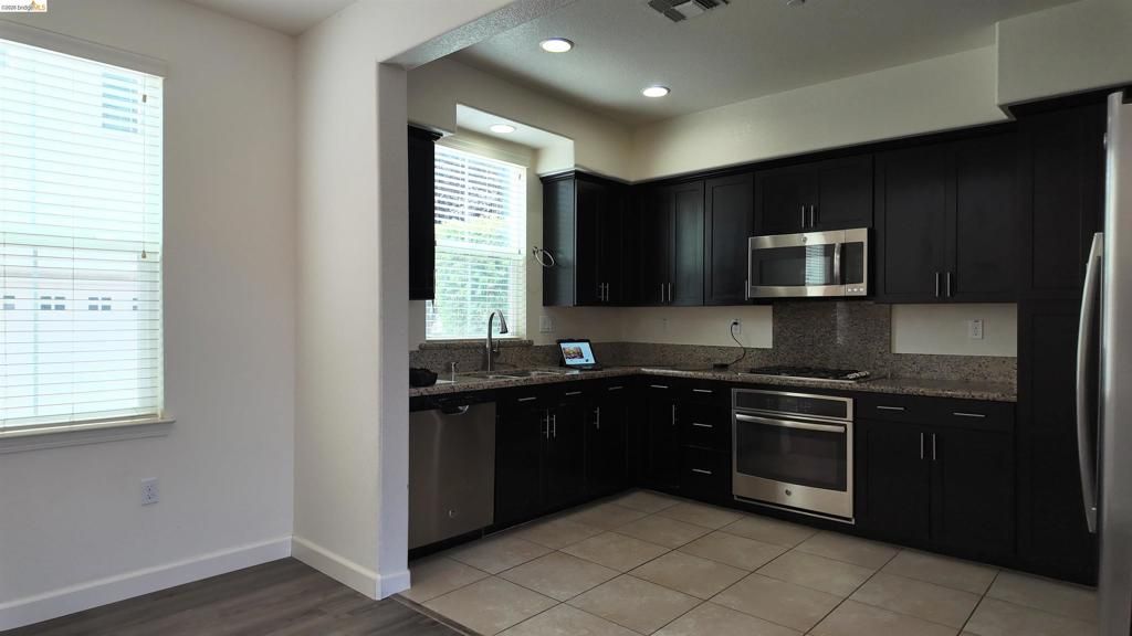 Image 6 of property listing at 2100 Carrara St, Brentwood, CA 94513