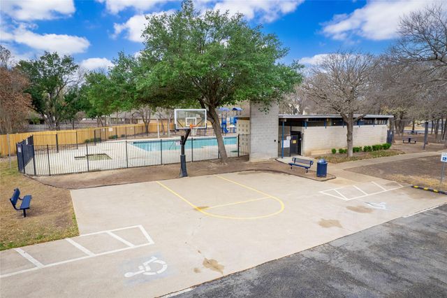 1917 White Oak CIR, Round Rock, TX 78681