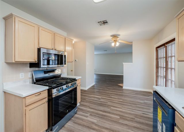 1917 White Oak CIR, Round Rock, TX 78681