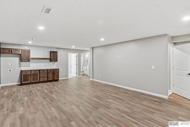 21214 Polk Street, Elkhorn, NE 68022