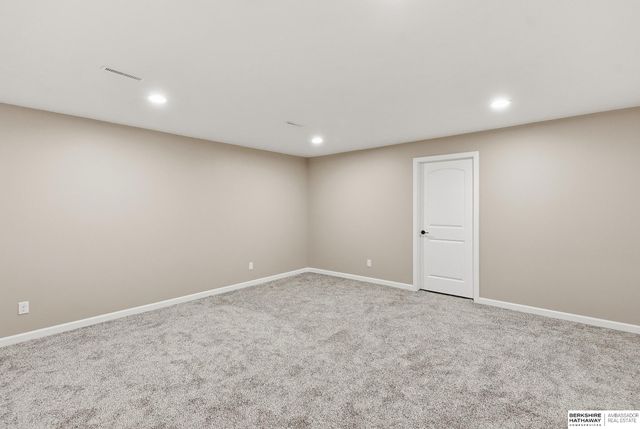 21214 Polk Street, Elkhorn, NE 68022