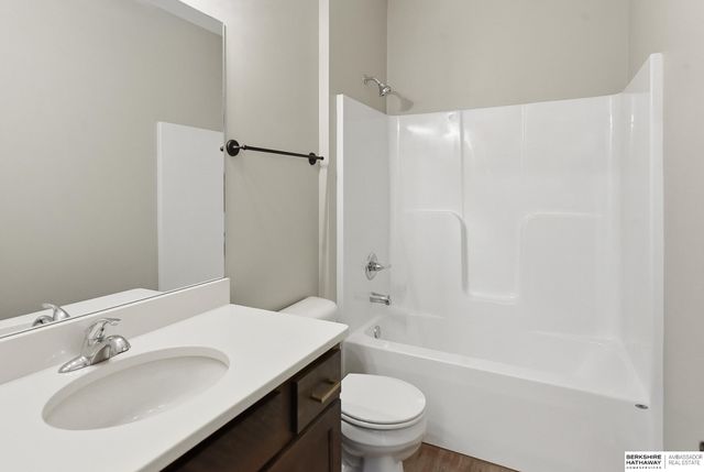 21214 Polk Street, Elkhorn, NE 68022