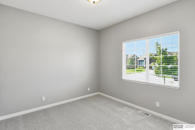 21214 Polk Street, Elkhorn, NE 68022